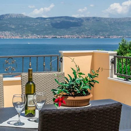 Apartment Leut With Spacious Terrace And Sea View Slatine Εξωτερικό φωτογραφία