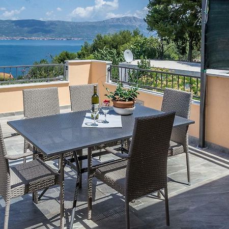 Apartment Leut With Spacious Terrace And Sea View Slatine Εξωτερικό φωτογραφία
