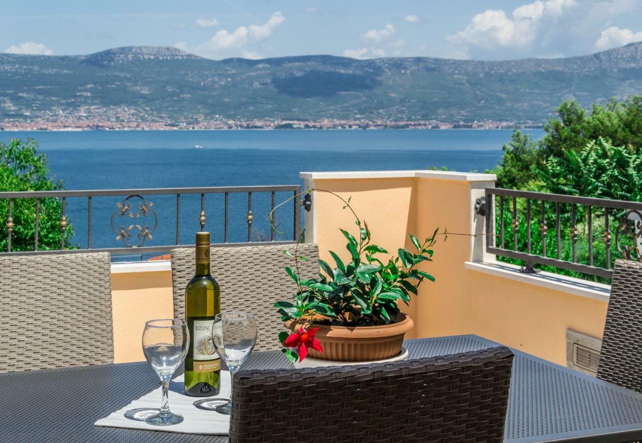 Apartment Leut With Spacious Terrace And Sea View Slatine Εξωτερικό φωτογραφία