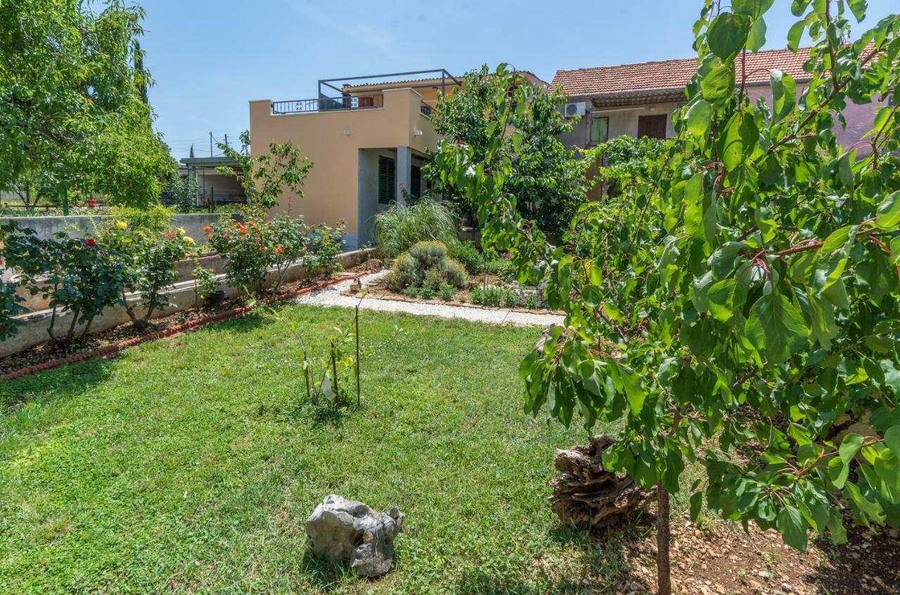 Apartment Leut With Spacious Terrace And Sea View Slatine Εξωτερικό φωτογραφία