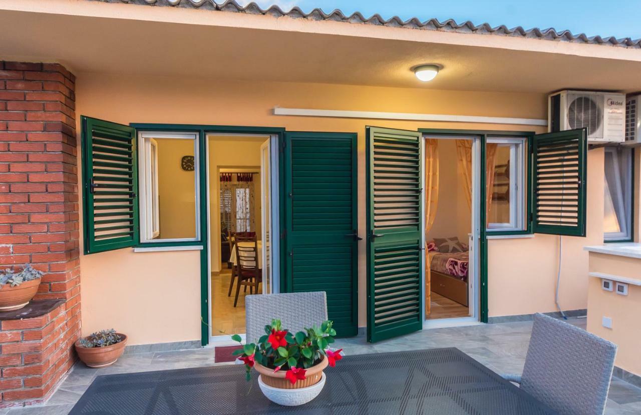 Apartment Leut With Spacious Terrace And Sea View Slatine Εξωτερικό φωτογραφία