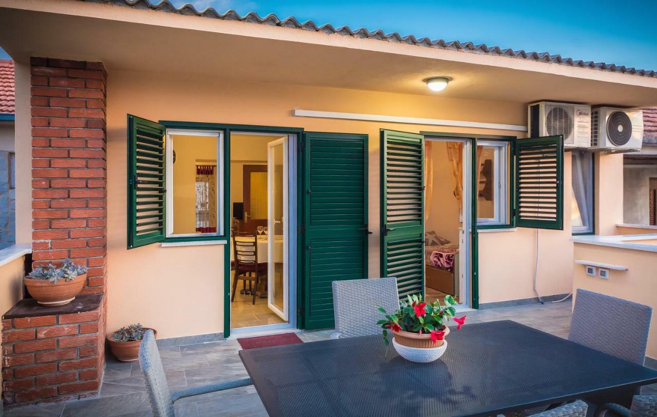 Apartment Leut With Spacious Terrace And Sea View Slatine Εξωτερικό φωτογραφία