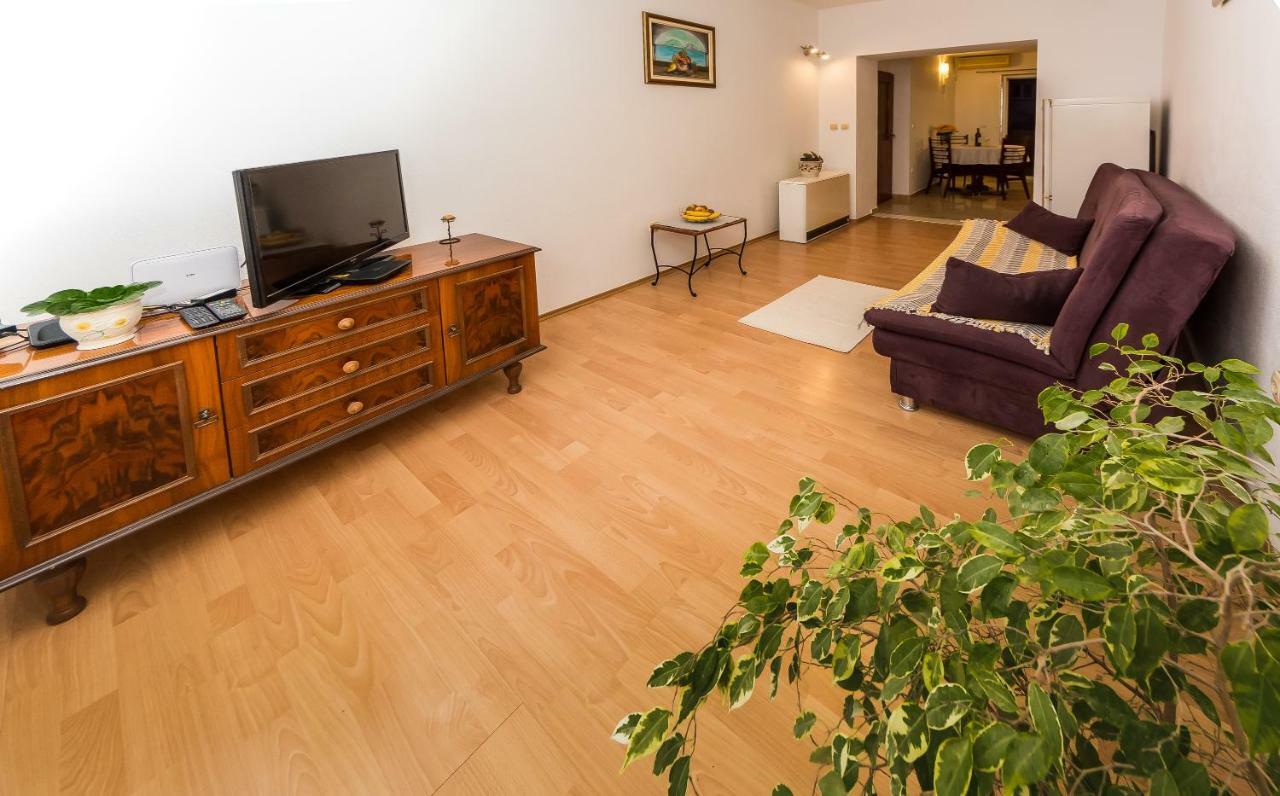 Apartment Leut With Spacious Terrace And Sea View Slatine Εξωτερικό φωτογραφία