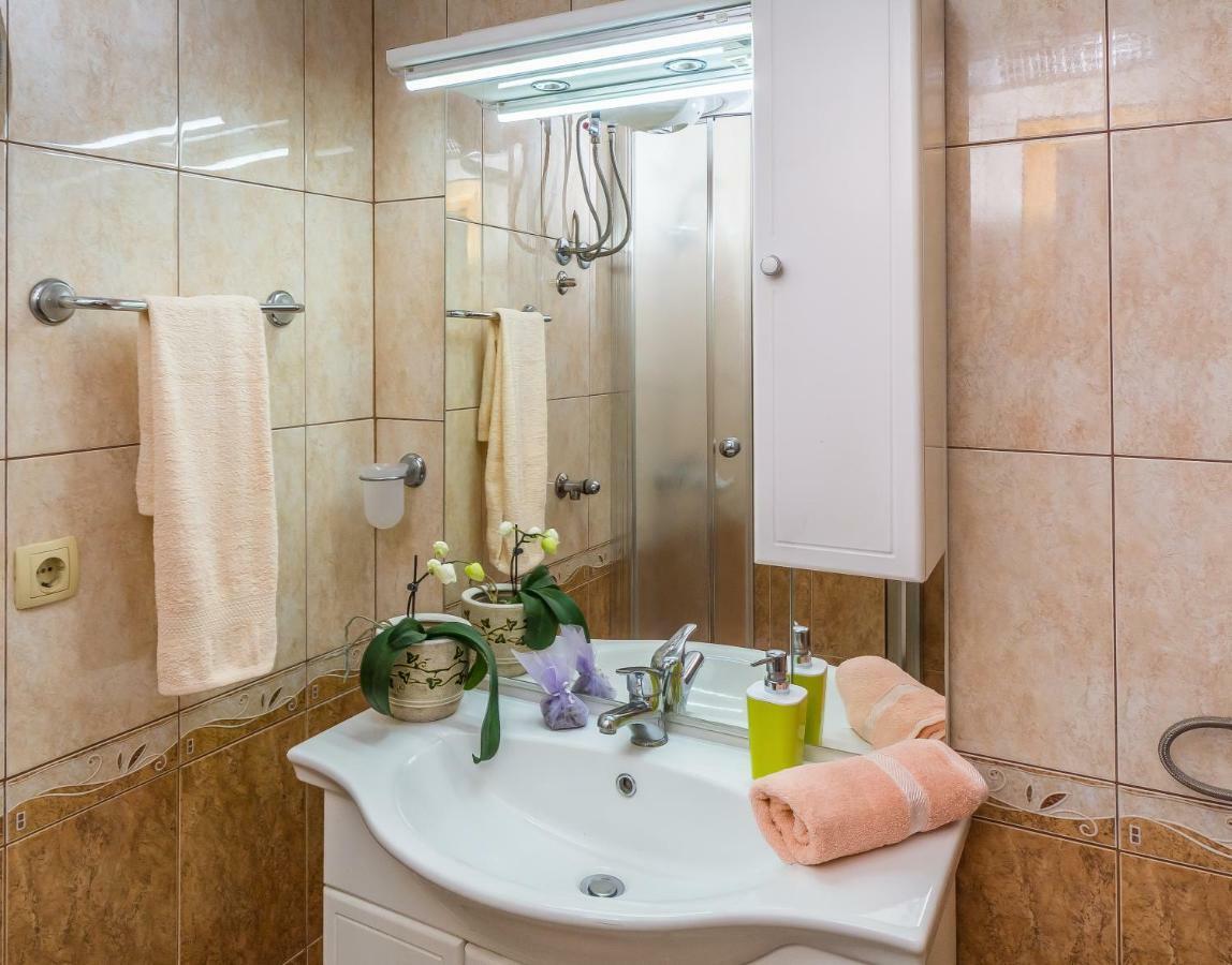 Apartment Leut With Spacious Terrace And Sea View Slatine Εξωτερικό φωτογραφία