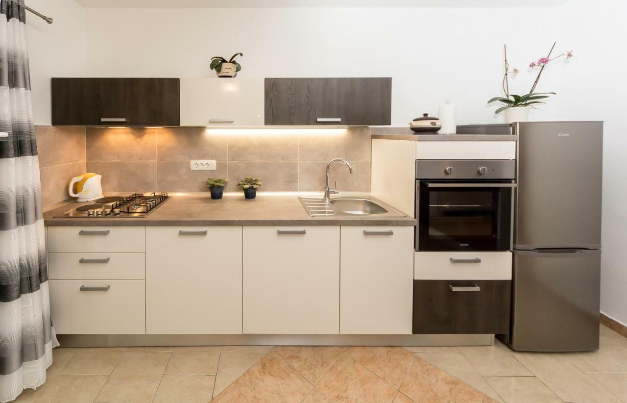 Apartment Leut With Spacious Terrace And Sea View Slatine Εξωτερικό φωτογραφία