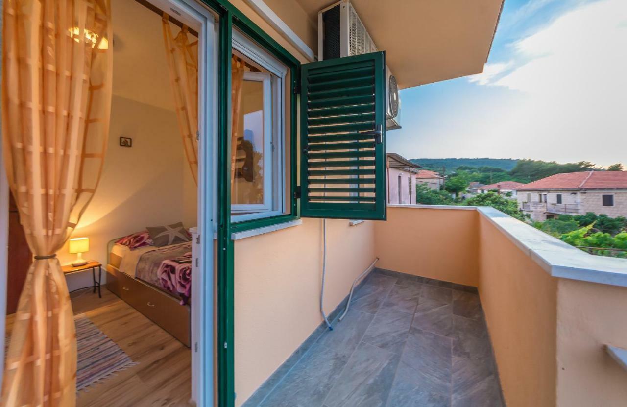 Apartment Leut With Spacious Terrace And Sea View Slatine Εξωτερικό φωτογραφία